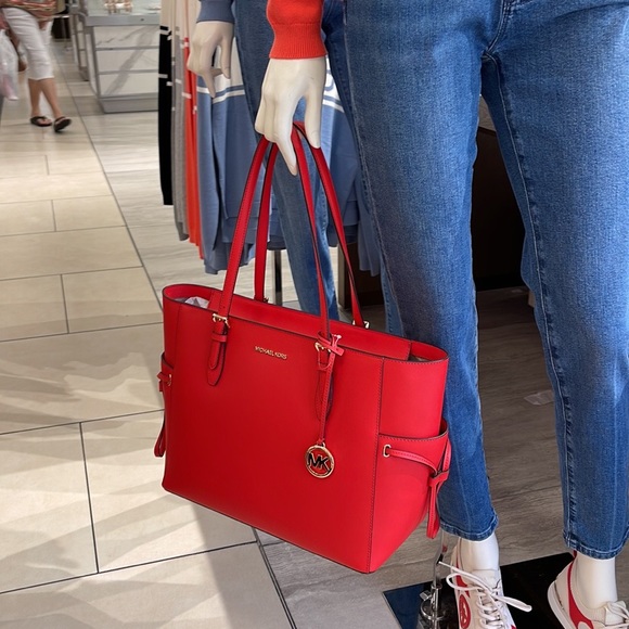 Michael Kors Gilly Large Drawstring Travel Leather Top Zip Tote
Bright Red
NWT - Picture 3 of 16